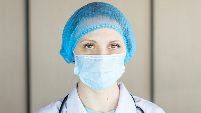 Nurse-with-face-mask